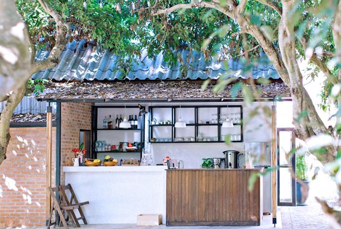 5hiddenwoodlandcafeCMCover-900x606