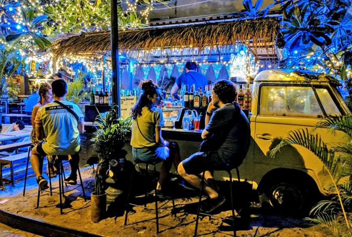 8reasonskhaosanroadCover-900x606