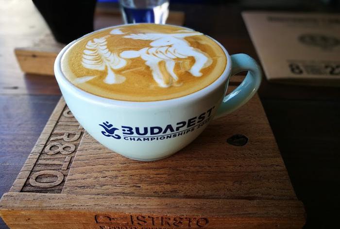 Butterscotch caffe latte in Ristr8to Soi 3.